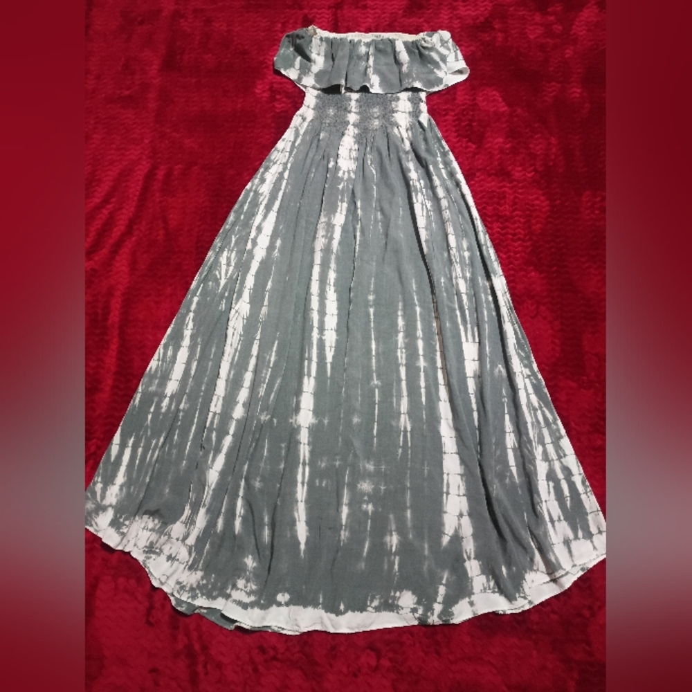Promesa Gray and White Strapless Dress